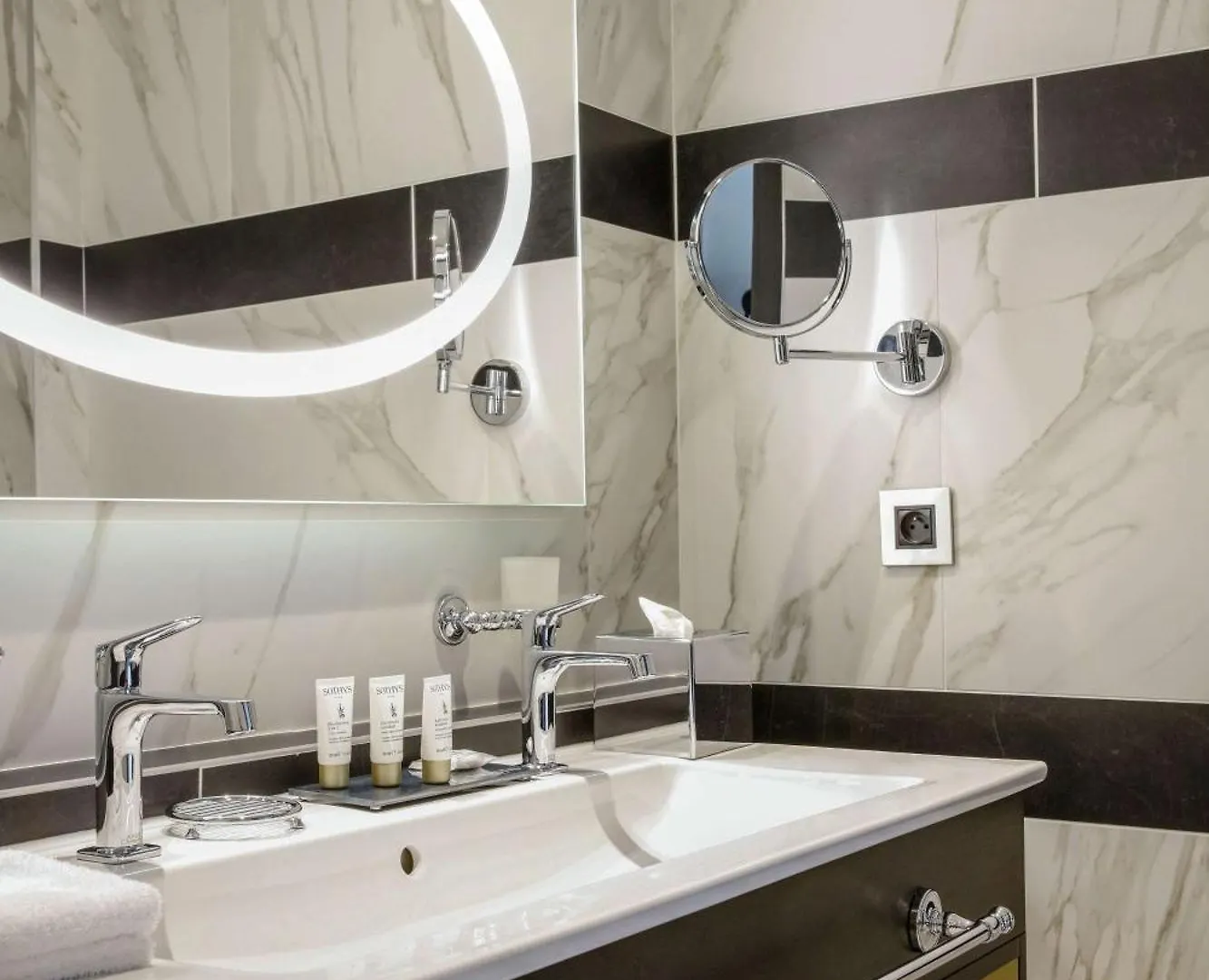 Niepce Paris, Curio Collection By Hilton Hotel Paris