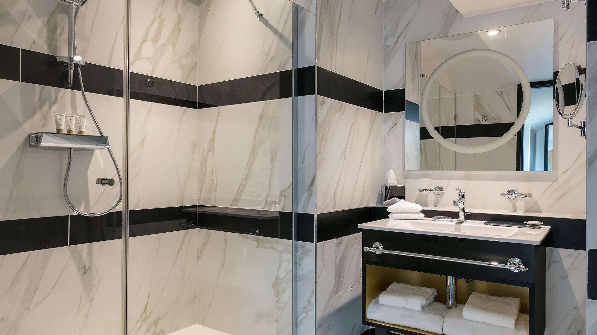 Hotel Niepce Paris, Curio Collection By Hilton Parigi