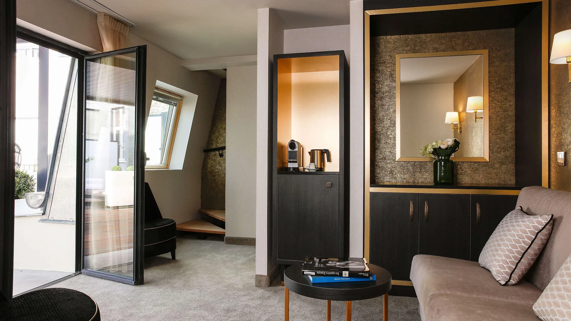 Niepce Paris, Curio Collection By Hilton Parigi