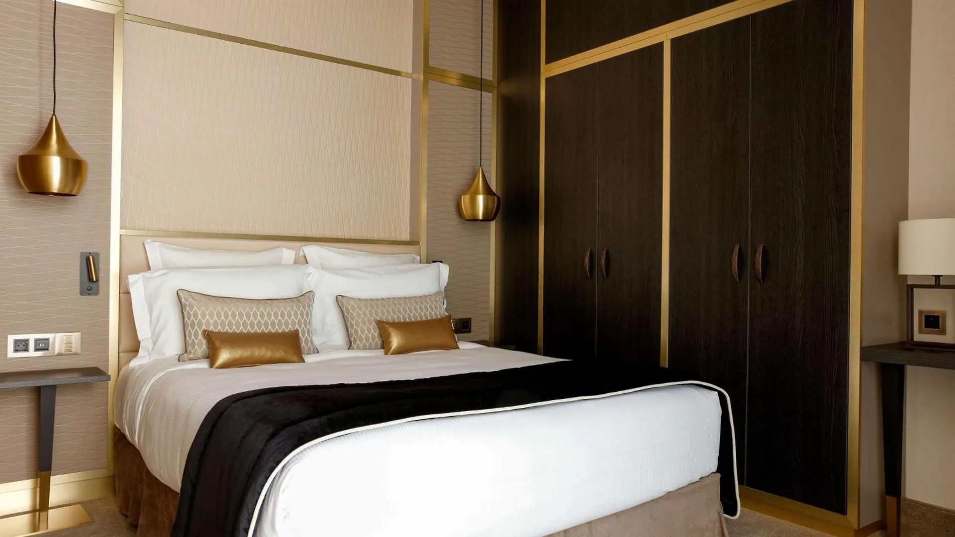 Hotel Niepce Paris, Curio Collection By Hilton