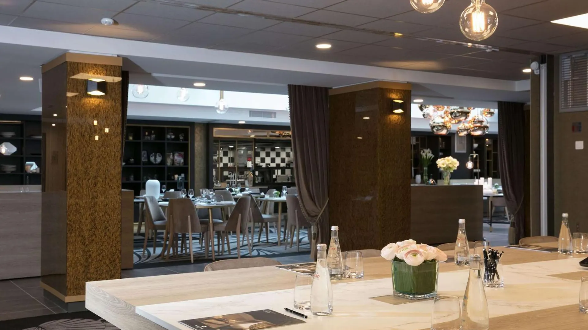 Niepce Paris, Curio Collection By Hilton Parigi