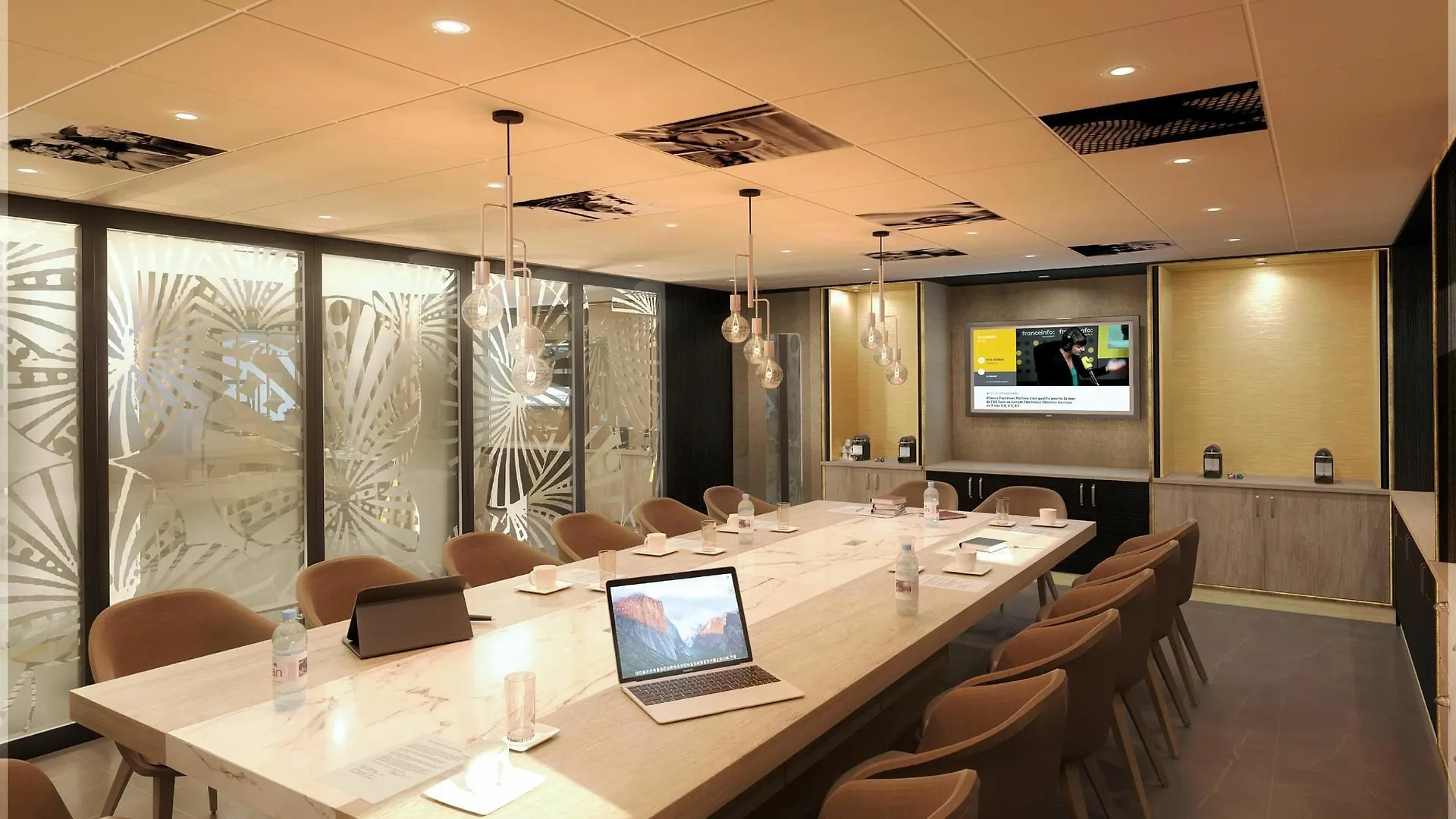 Hotel Niepce Paris, Curio Collection By Hilton 4*