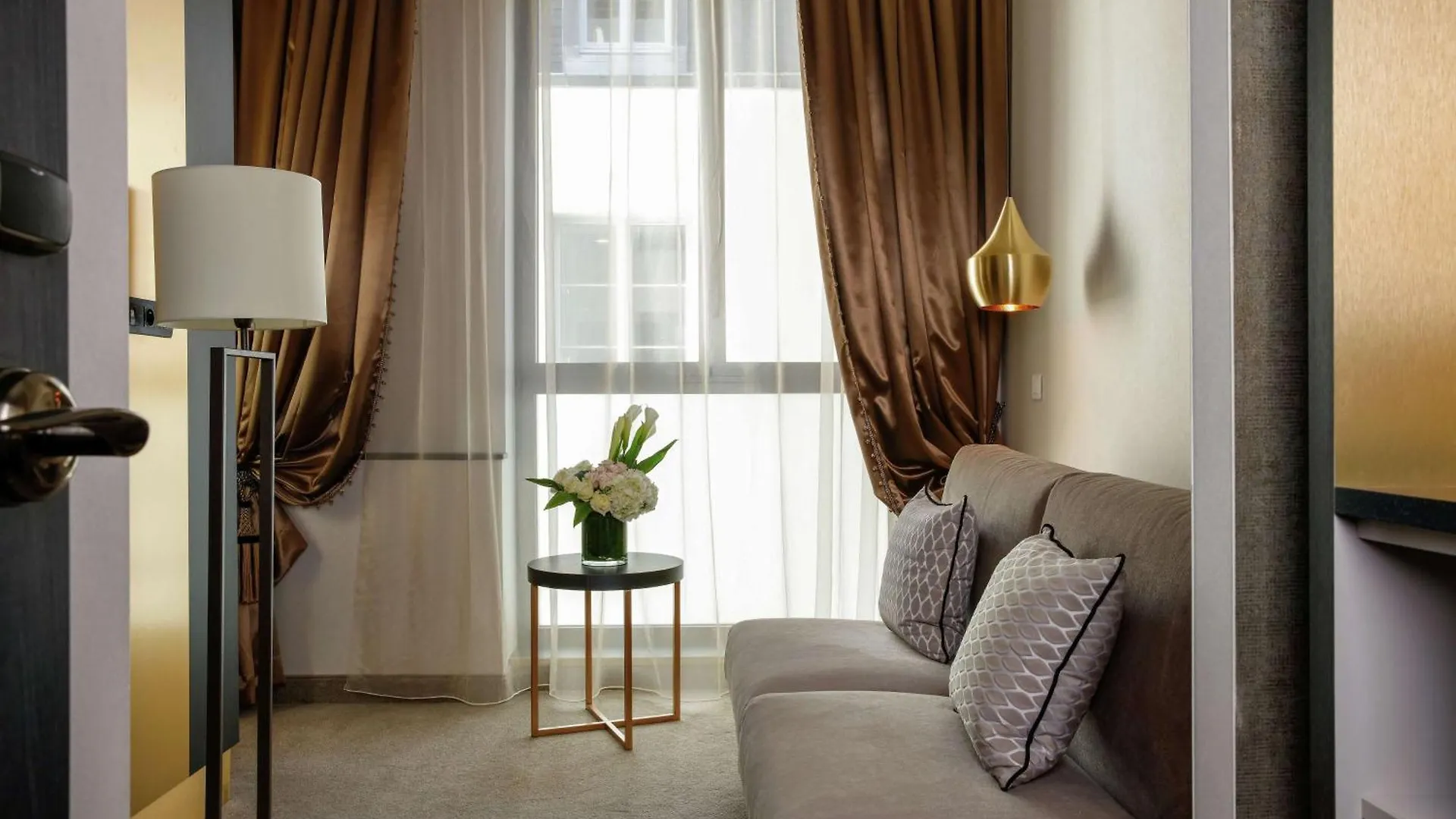 Niepce Paris, Curio Collection By Hilton Szálloda Párizs