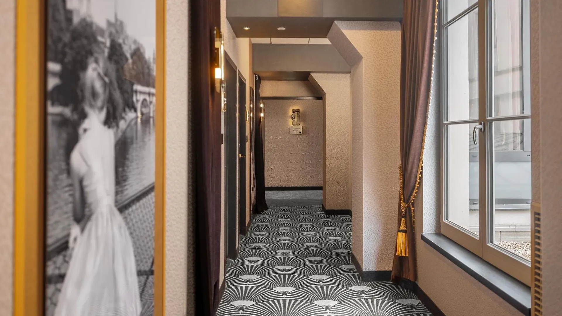Szálloda Niepce Paris, Curio Collection By Hilton 4*